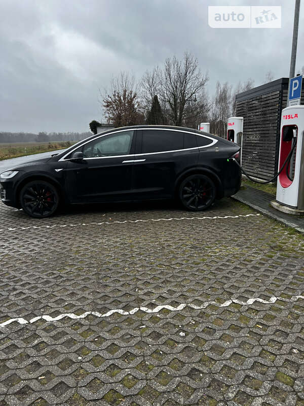 Позашляховик / Кросовер Tesla Model X 2016 в Дніпрі