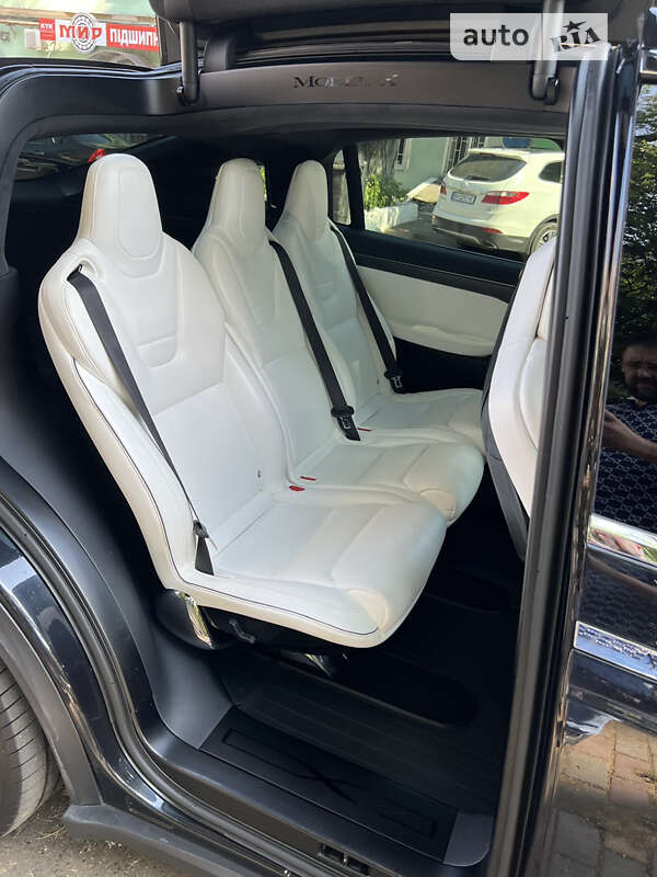 Позашляховик / Кросовер Tesla Model X 2016 в Дніпрі