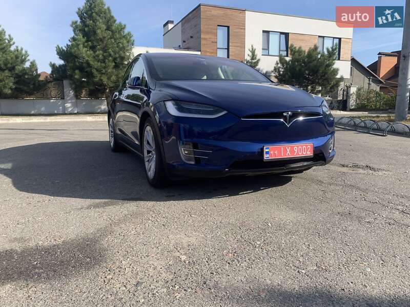 Позашляховик / Кросовер Tesla Model X 2016 в Києві