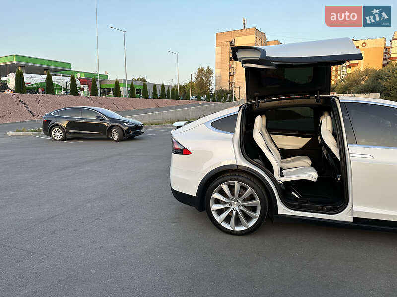 Внедорожник / Кроссовер Tesla Model X 2017 в Киеве