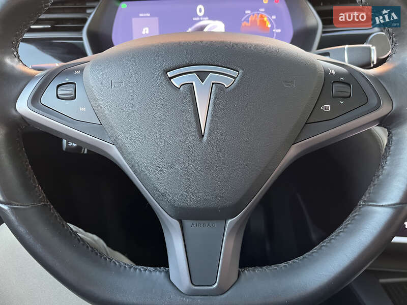 Внедорожник / Кроссовер Tesla Model X 2018 в Вишневом
