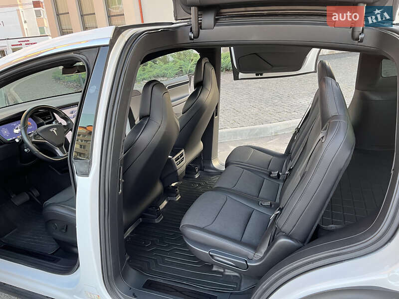 Внедорожник / Кроссовер Tesla Model X 2018 в Вишневом