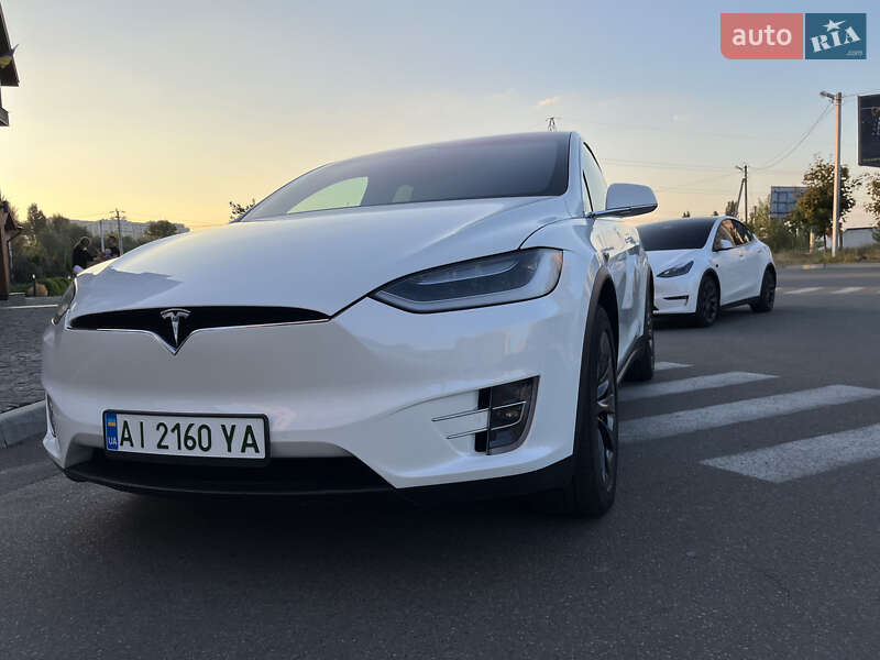 Внедорожник / Кроссовер Tesla Model X 2018 в Вишневом