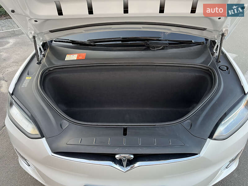 Внедорожник / Кроссовер Tesla Model X 2018 в Вишневом