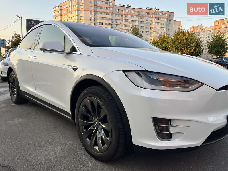 Внедорожник / Кроссовер Tesla Model X 2018 в Вишневом