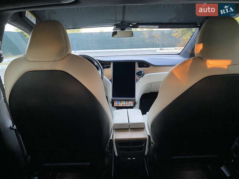 Внедорожник / Кроссовер Tesla Model X 2019 в Киеве