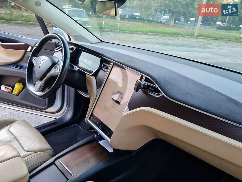 Позашляховик / Кросовер Tesla Model X 2016 в Києві