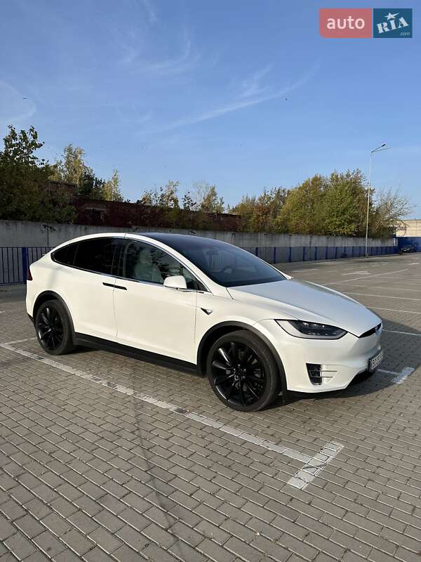 Позашляховик / Кросовер Tesla Model X 2018 в Тернополі