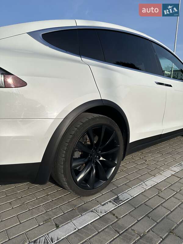 Позашляховик / Кросовер Tesla Model X 2018 в Тернополі
