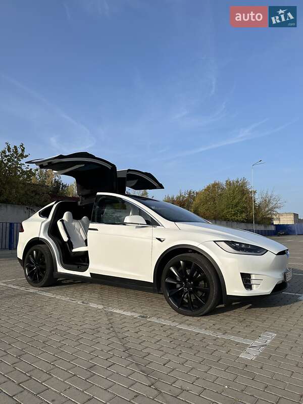 Позашляховик / Кросовер Tesla Model X 2018 в Тернополі