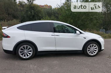 Позашляховик / Кросовер Tesla Model X 2017 в Луцьку