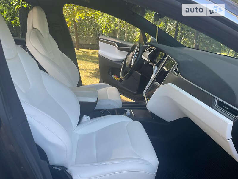 Позашляховик / Кросовер Tesla Model X 2017 в Києві