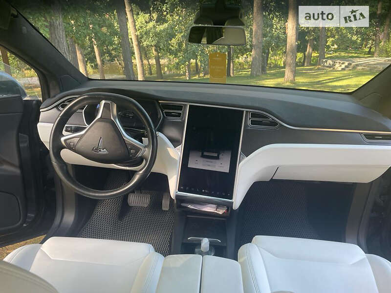 Позашляховик / Кросовер Tesla Model X 2017 в Києві