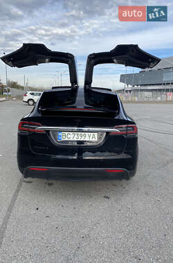 Позашляховик / Кросовер Tesla Model X 2016 в 