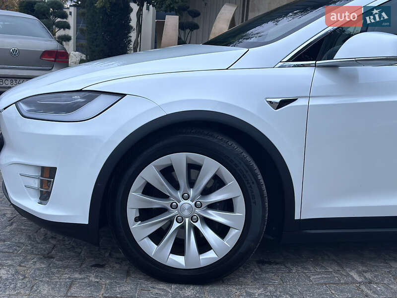 Позашляховик / Кросовер Tesla Model X 2018 в Львові
