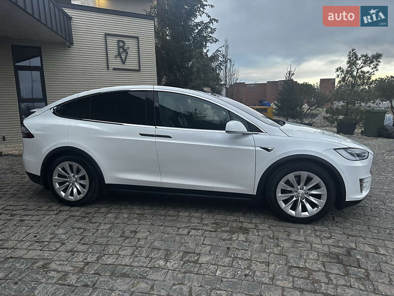 Позашляховик / Кросовер Tesla Model X 2018 в Львові