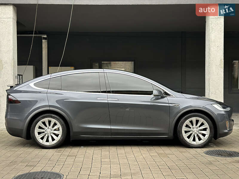 Позашляховик / Кросовер Tesla Model X 2016 в Львові