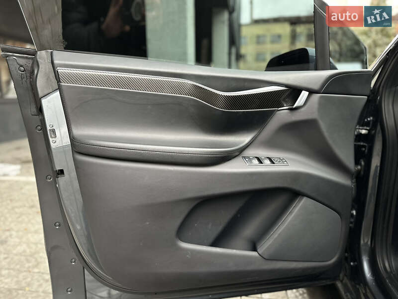 Позашляховик / Кросовер Tesla Model X 2016 в Львові