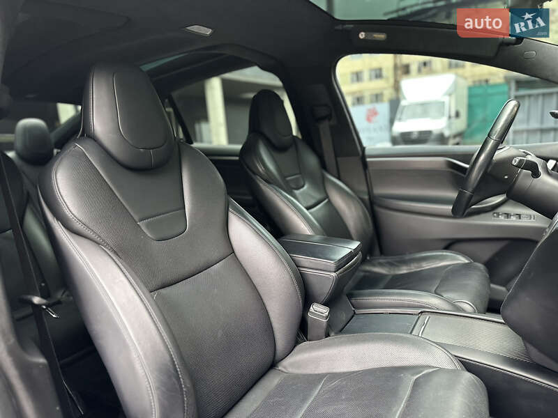 Позашляховик / Кросовер Tesla Model X 2016 в Львові