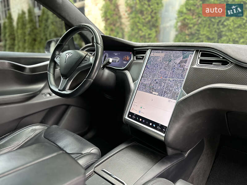 Позашляховик / Кросовер Tesla Model X 2016 в Львові