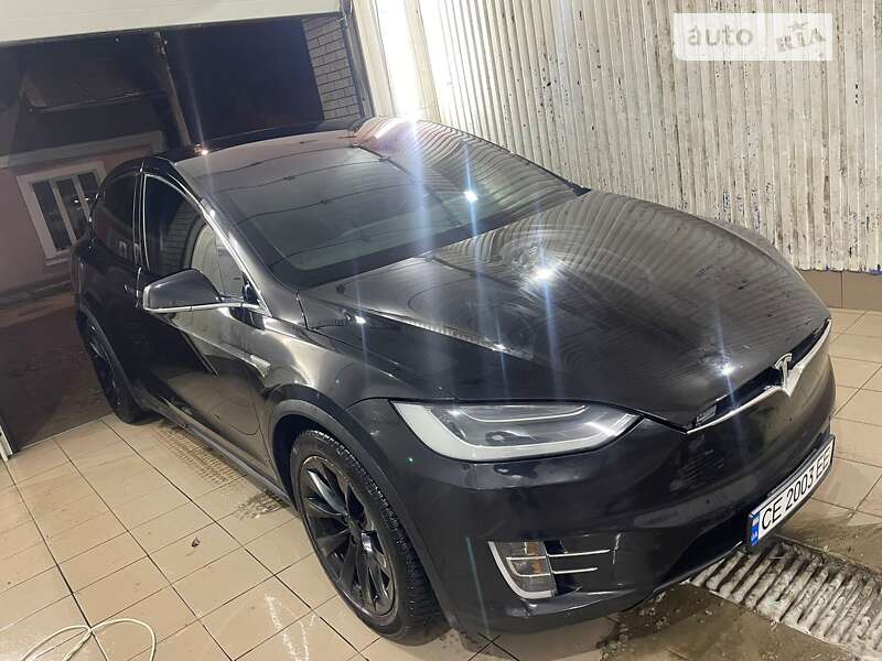 Позашляховик / Кросовер Tesla Model X 2016 в Чернівцях