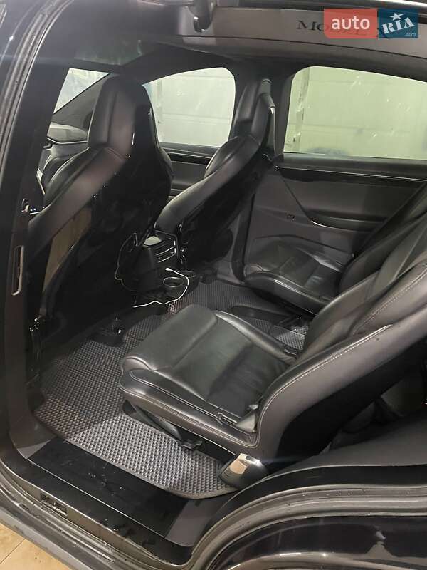 Внедорожник / Кроссовер Tesla Model X 2016 в Черновцах