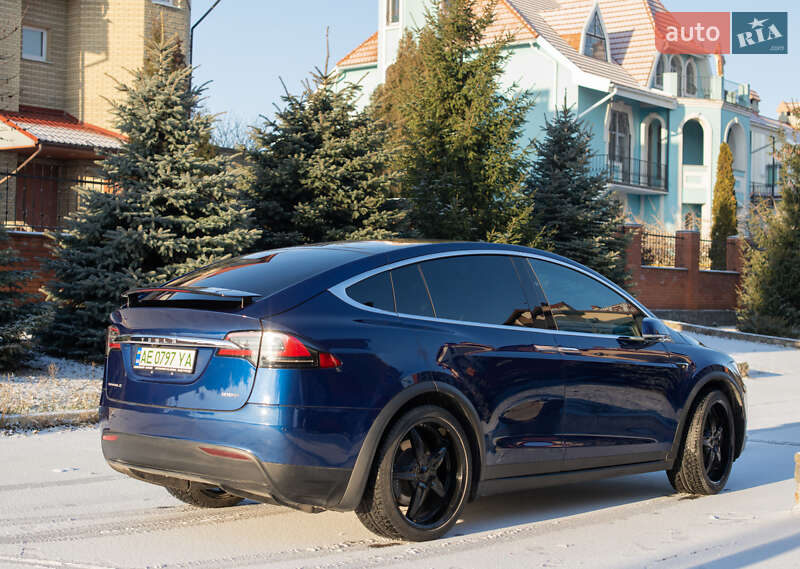 Позашляховик / Кросовер Tesla Model X 2017 в Дніпрі