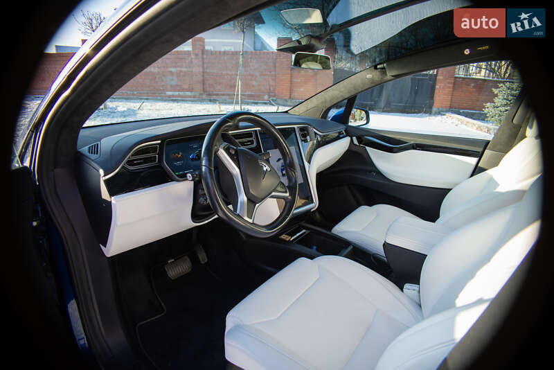 Позашляховик / Кросовер Tesla Model X 2017 в Дніпрі