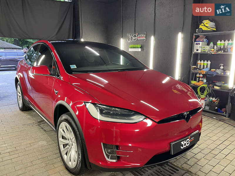 Позашляховик / Кросовер Tesla Model X 2017 в Львові