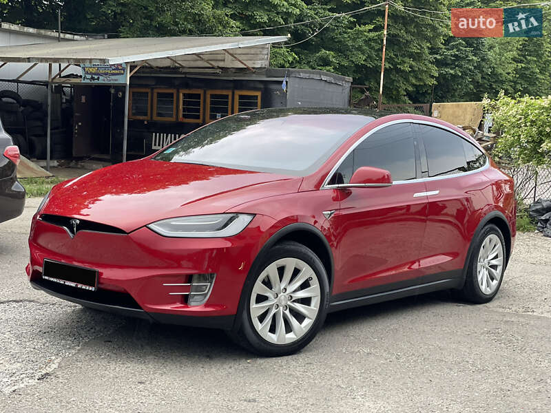 Позашляховик / Кросовер Tesla Model X 2017 в Львові