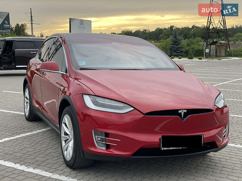 Позашляховик / Кросовер Tesla Model X 2017 в Львові