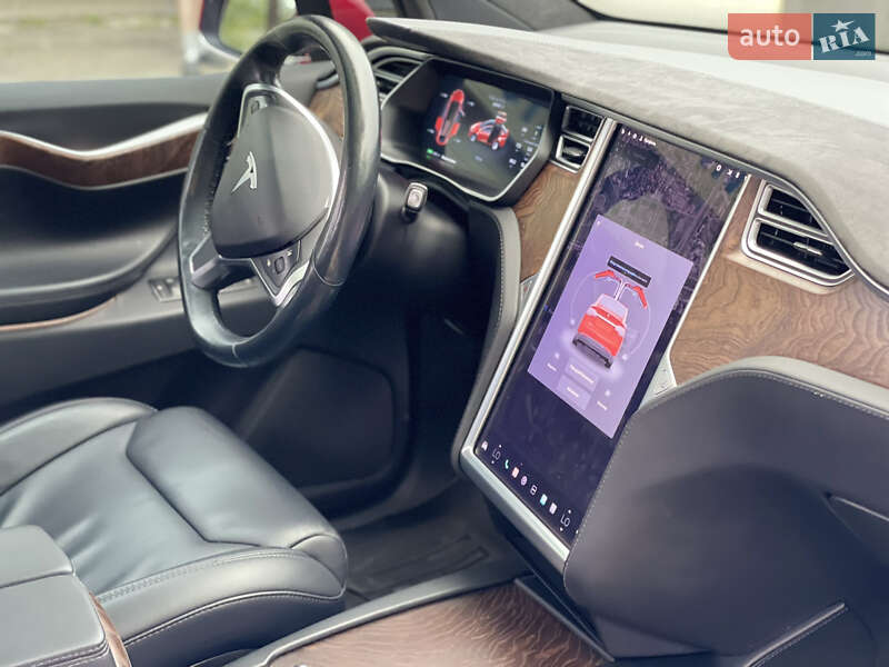Позашляховик / Кросовер Tesla Model X 2017 в Львові