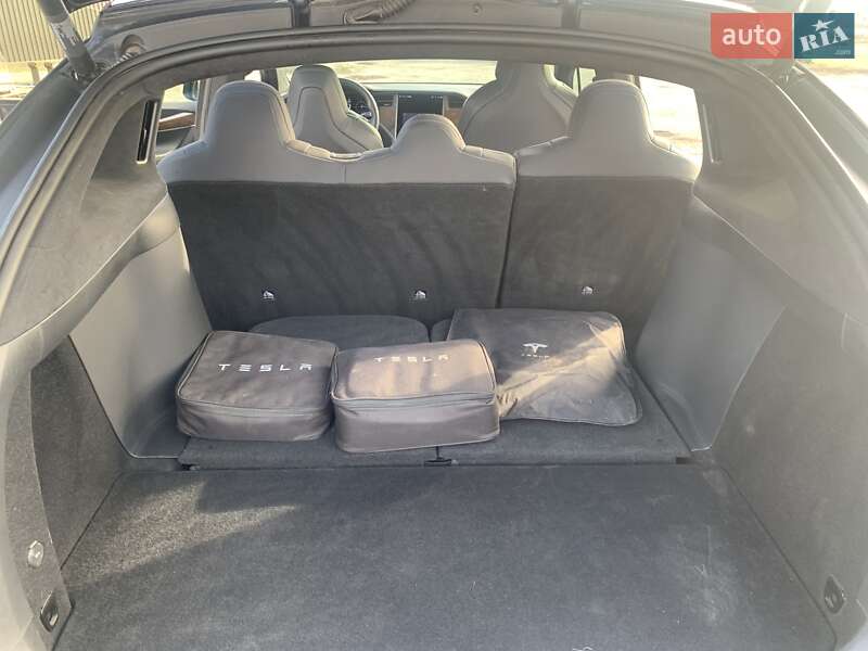 Позашляховик / Кросовер Tesla Model X 2019 в П'ятихатках