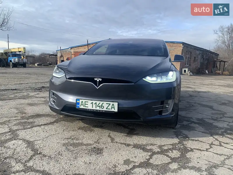 Tesla Model X 2019