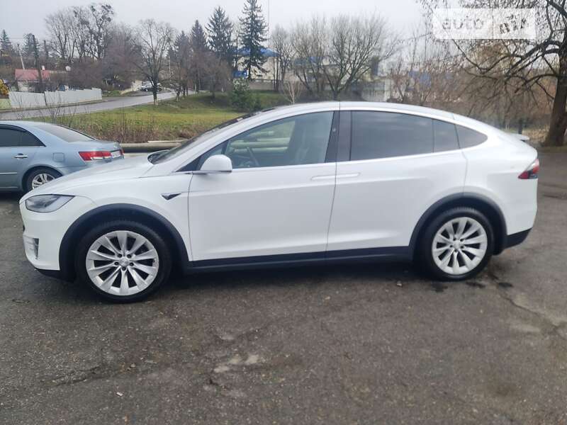 Позашляховик / Кросовер Tesla Model X 2018 в 