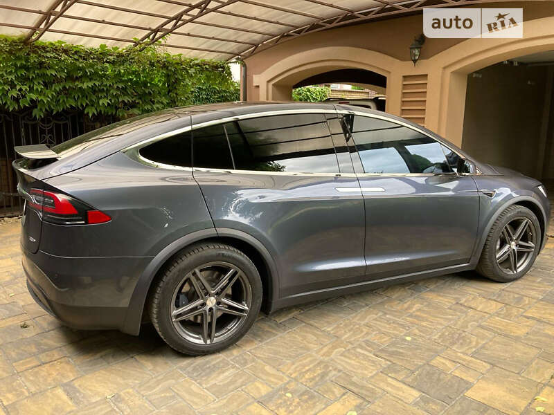 Позашляховик / Кросовер Tesla Model X 2017 в Києві