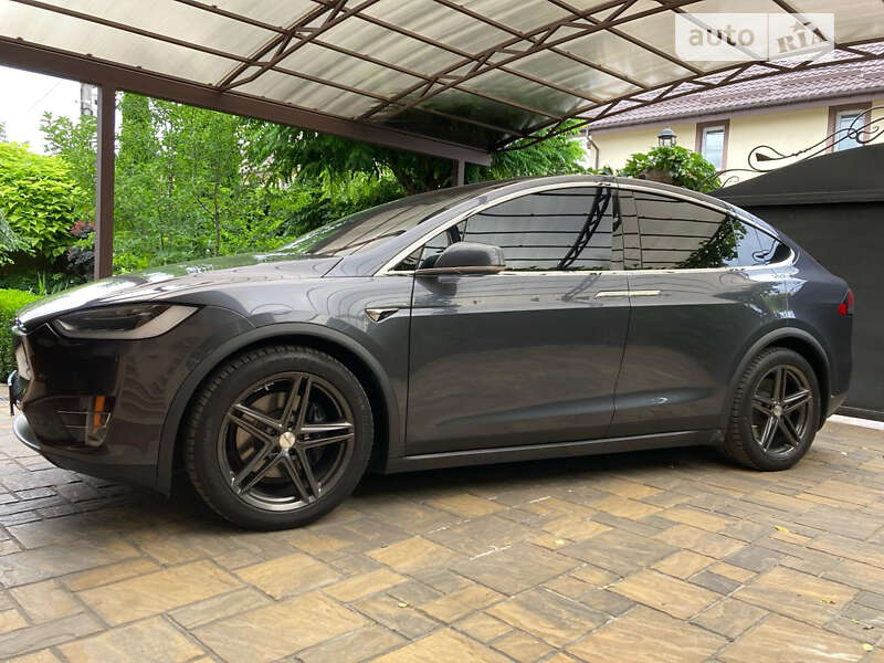Позашляховик / Кросовер Tesla Model X 2017 в Києві