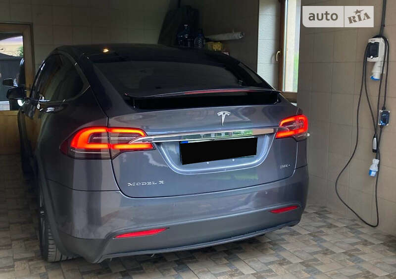 Позашляховик / Кросовер Tesla Model X 2017 в Києві