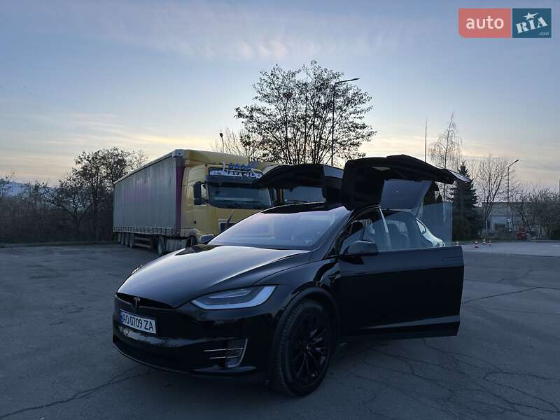 Позашляховик / Кросовер Tesla Model X 2018 в Тячеві
