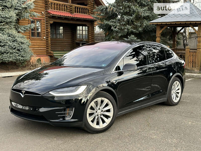 Внедорожник / Кроссовер Tesla Model X 2018 в Черноморске
