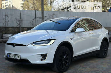 Позашляховик / Кросовер Tesla Model X 2016 в Тернополі