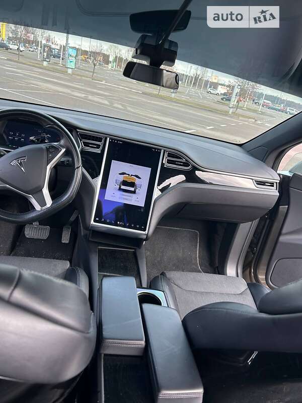 Внедорожник / Кроссовер Tesla Model X 2016 в Киеве