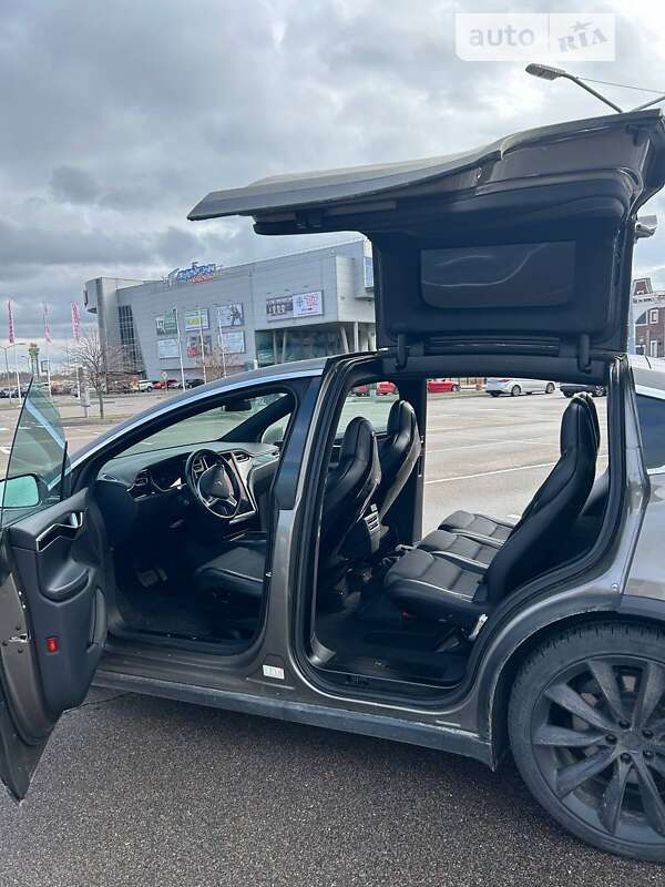 Внедорожник / Кроссовер Tesla Model X 2016 в Киеве