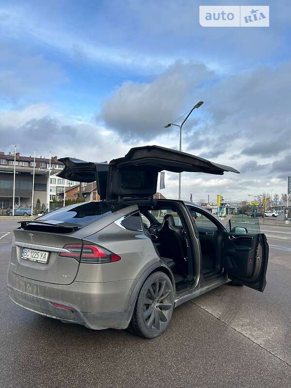 Внедорожник / Кроссовер Tesla Model X 2016 в Киеве
