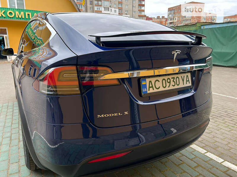 Позашляховик / Кросовер Tesla Model X 2017 в Луцьку