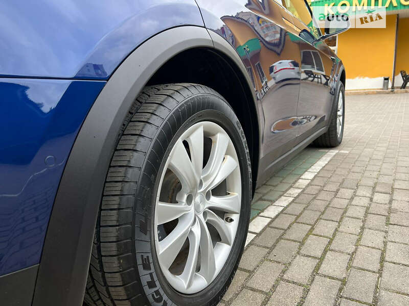 Позашляховик / Кросовер Tesla Model X 2017 в Луцьку