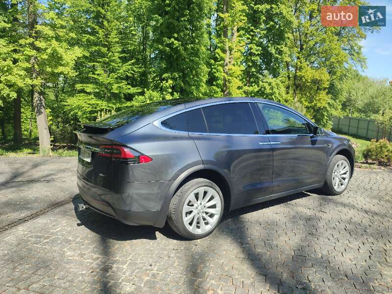 Позашляховик / Кросовер Tesla Model X 2016 в Києві