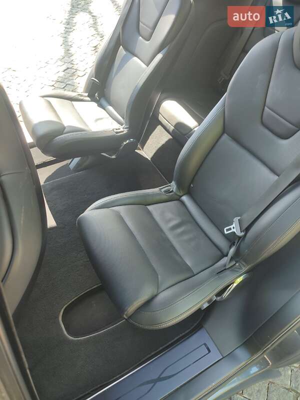 Позашляховик / Кросовер Tesla Model X 2016 в Києві