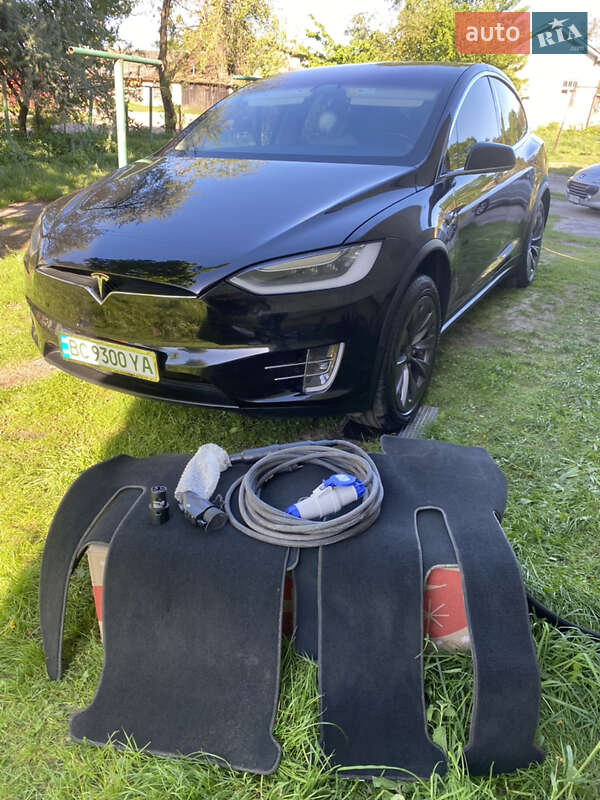 Внедорожник / Кроссовер Tesla Model X 2017 в Жовкве