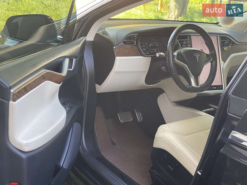 Внедорожник / Кроссовер Tesla Model X 2017 в Жовкве